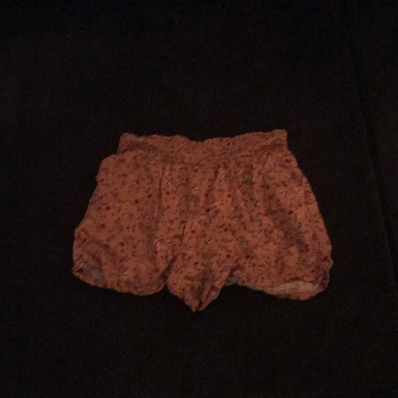 Pink shorts with flowers on it, very comfortable to wear in the summer - Picture 1 of 2
